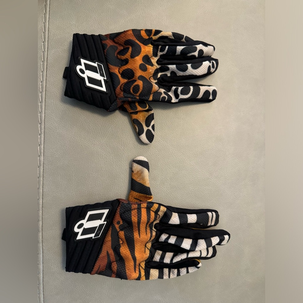 Icon Shaguar motorcycle gloves Size:S